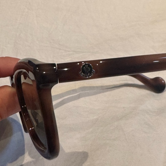 Moncler Sunglasses with Black Case - Picture 3 of 9
